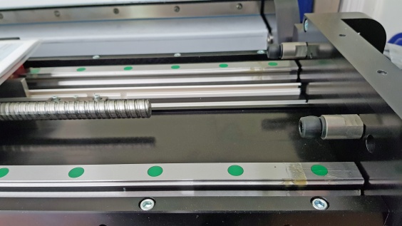 ACE_TUBUS-TA_LISCO Praezisionslinearachse Die LISCO GmbH sichert bei einem Zuführtisch für ein industrielles CT-System die Endlagen der Linearachsen durch integrierte TUBUS-Strukturdämpfer von ACE ab